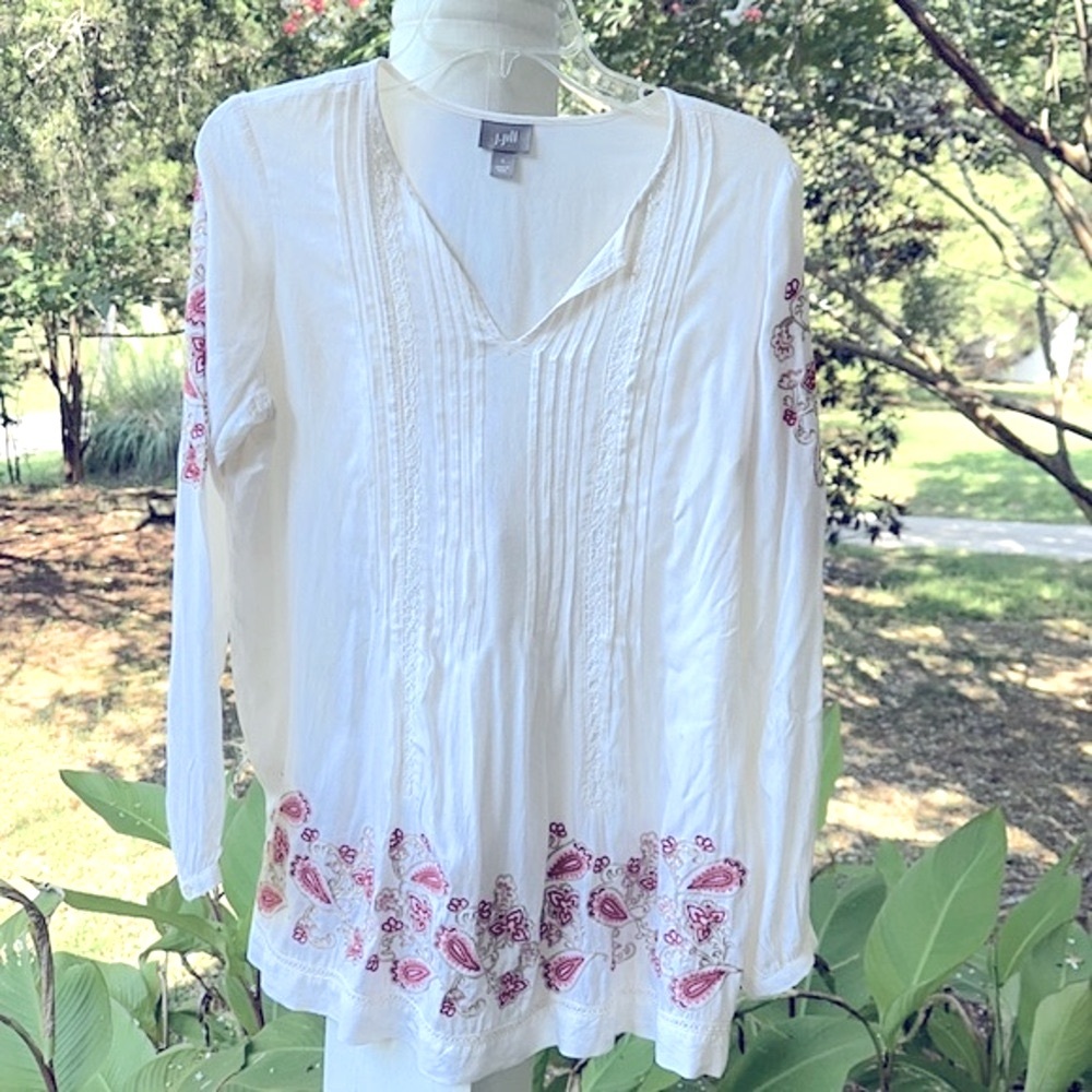 J. Jill size small white embroidered tunic with great stitching on front